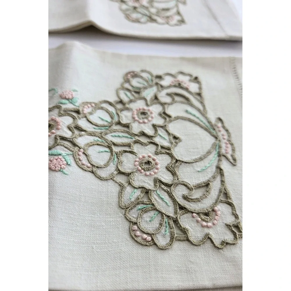 Vintage Pair of‎ Embroidered Crewel Linen Dish Hand Towels Cloths  Floral Retro